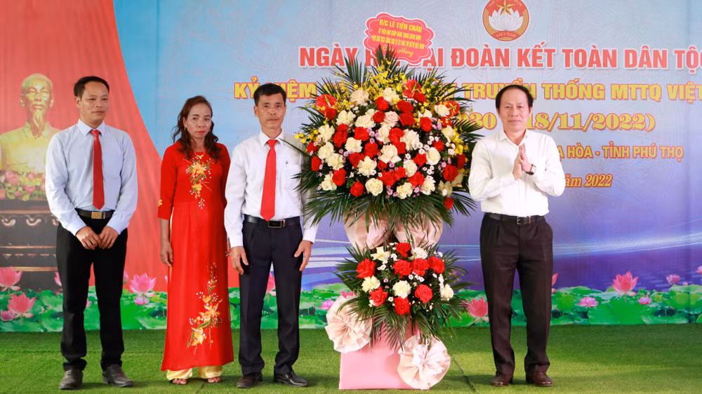 Đồng chí Lê Tiến Châu dự Ngày hội Đại đoàn kết dân tộc.