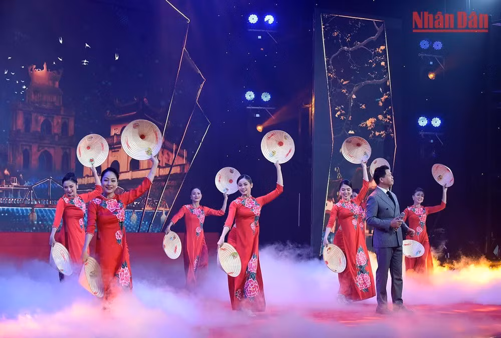 Chương trình ca múa nhạc mở đầu cho buổi lễ.