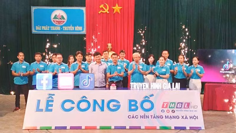 Công bố sản xuất nội dung trên các nền tảng mạng xã hội.