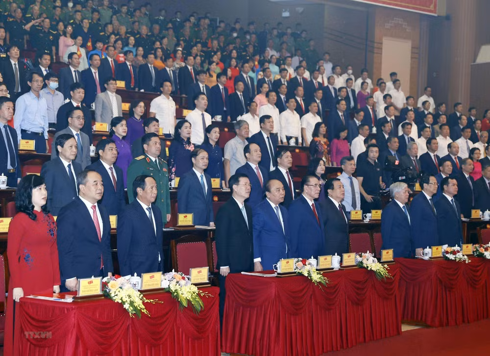 Chủ tịch nước Nguyễn Xuân Phúc và các vị lãnh đạo, nguyên lãnh đạo Đảng, Nhà nước dự Lễ kỷ niệm 110 năm ngày sinh Tổng Bí thư Nguyễn Văn Cừ (9/7/1912-9/7/2022). (Ảnh: TTXVN)