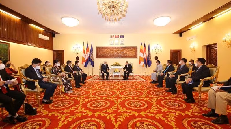 Đoàn chào xã giao Chủ tịch Thượng viện Campuchia Say Chhum.