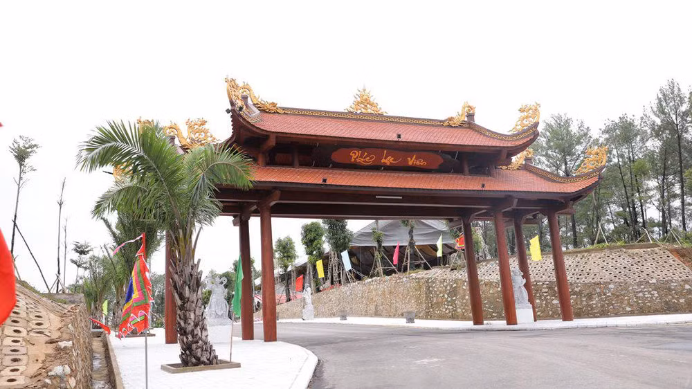 Cổng vào khu hỏa táng Phúc Lạc Viên - Đài hóa thân hoàn vũ Huế.