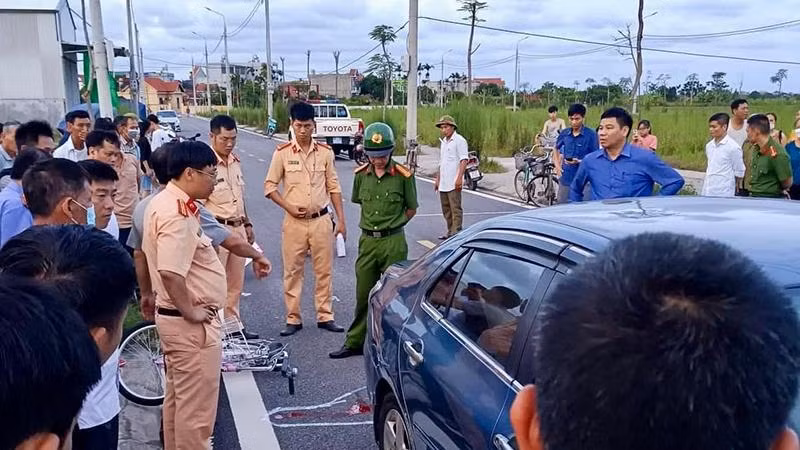 Hiện trường vụ tai nạn giữa xe tập lái và xe đạp khiến bé gái 5 tuổi tử vong.