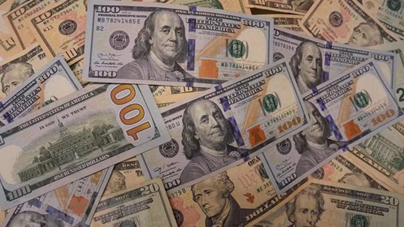 Đồng USD tại một ngân hàng ở Washington, DC. (Ảnh: THX/TTXVN)