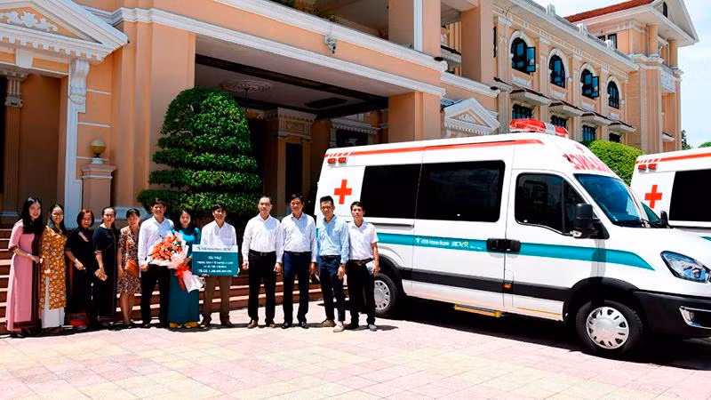 BIDV chi nhánh Thừa Thiên Huế trao xe cứu thương cho Trung tâm Y tế huyện A Lưới. BIDV chi nhánh Thừa Thiên Huế trao xe cứu thương cho Trung tâm Y tế huyện A Lưới.