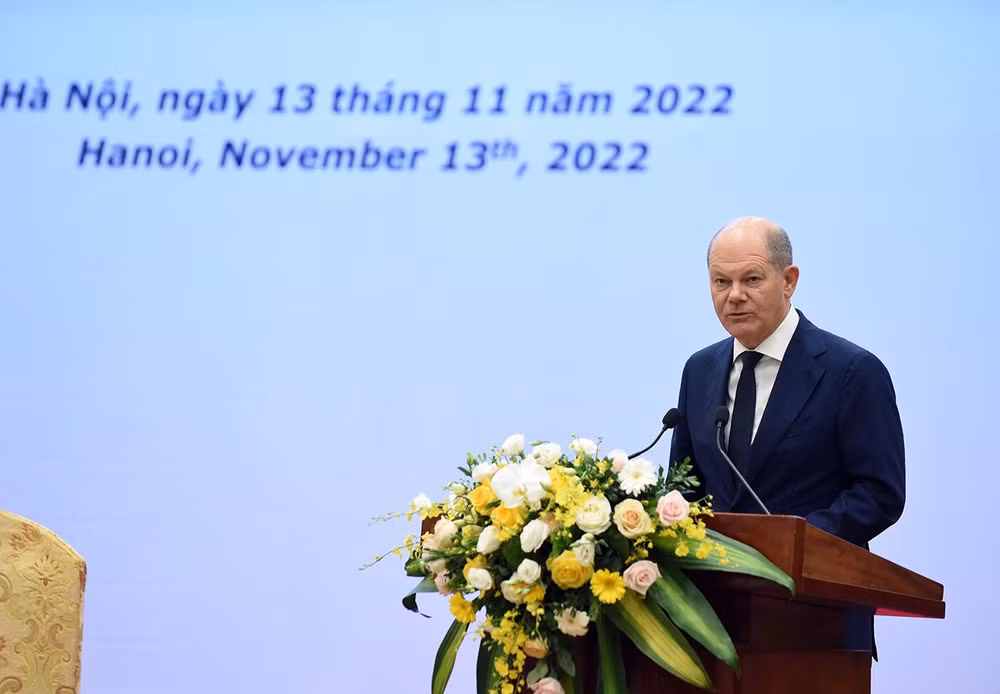 Thủ tướng Đức Olaf Scholz nêu rõ, với nhiều doanh nghiệp Đức và châu Âu, Việt Nam rất quan trọng vì nằm trong mạng lưới kinh tế rất phong phú của châu Á và sức đề kháng của Việt Nam trong thời gian dịch bệnh là rất ấn tượng, với những thế mạnh nổi bật về nguồn nguyên liệu và lao động.