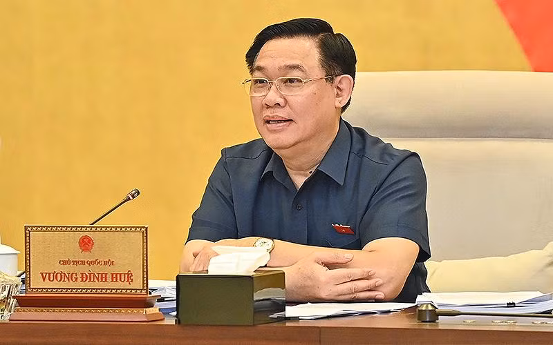 Chủ tịch Quốc hội Vương Đình Huệ phát biểu ý kiến tại phiên họp xem xét thông qua dự thảo Nghị quyết về phân loại đô thị và đơn vị hành chính. (Ảnh: Duy Linh) Chủ tịch Quốc hội Vương Đình Huệ phát biểu ý kiến tại phiên họp xem xét thông qua dự thảo Nghị quyết về phân loại đô thị và đơn vị hành chính. (Ảnh: Duy Linh)