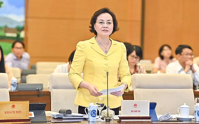 Bộ trưởng Nội vụ Phạm Thị Thanh Trà giải trình một số ý kiến của Ủy ban Thường vụ Quốc hội tại phiên họp. (Ảnh: Duy Linh) Bộ trưởng Nội vụ Phạm Thị Thanh Trà giải trình một số ý kiến của Ủy ban Thường vụ Quốc hội tại phiên họp. (Ảnh: Duy Linh)