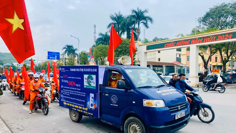 Tuyên truyền người dân và doanh nghiệp sử dụng điện hợp lý, tiết kiệm và an toàn trong dịp Tết.