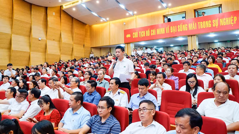 Các doanh nghiệp phát biểu nêu ý kiến, kiến nghị.