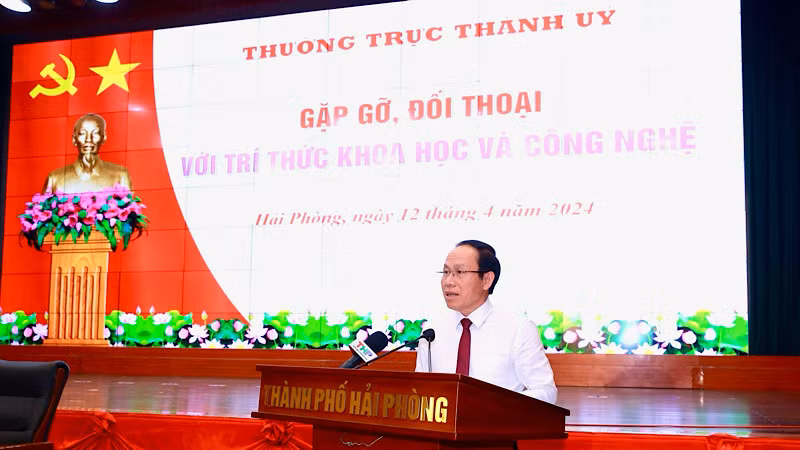 Bí thư Thành ủy Hải Phòng Lê Tiến Châu phát biểu tại đối thoại. Bí thư Thành ủy Hải Phòng Lê Tiến Châu phát biểu tại đối thoại.