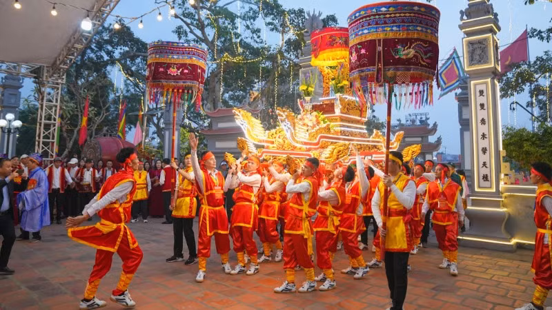 Rước kiệu trong lễ hội. Rước kiệu trong lễ hội.