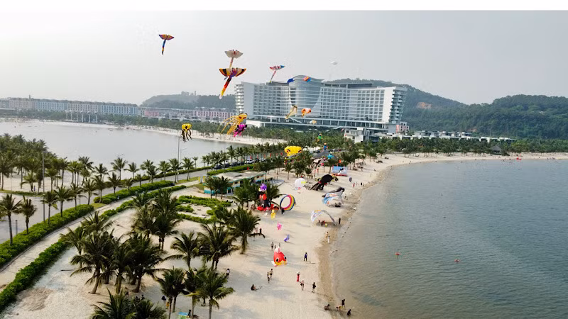 Nhiều công trình, sản phẩm du lịch mới tại Đồ Sơn được đưa vào hoạt động. Nhiều công trình, sản phẩm du lịch mới tại Đồ Sơn được đưa vào hoạt động.