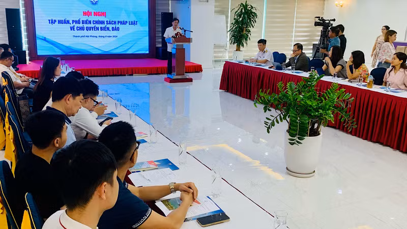 Quang cảnh hội nghị tập huấn của Bộ Thông tin và Truyền thông. Quang cảnh hội nghị tập huấn của Bộ Thông tin và Truyền thông.