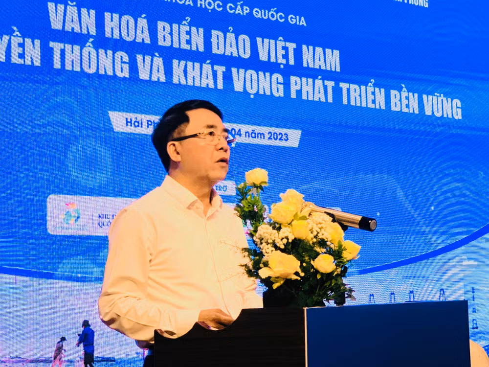 Phó Chủ tịch Ủy ban nhân dân thành phố Hải Phòng Lê Khắc Nam phát biểu tại hội thảo. Phó Chủ tịch Ủy ban nhân dân thành phố Hải Phòng Lê Khắc Nam phát biểu tại hội thảo.