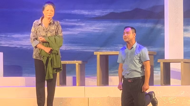 Nhiều trường đoạn trong vở diễn lấy đi nước mắt của khán giả. Nhiều trường đoạn trong vở diễn lấy đi nước mắt của khán giả.