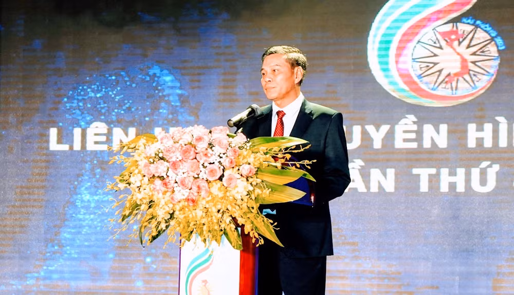 Chủ tịch Ủy ban nhân dân thành phố Hải Phòng Nguyễn Văn Tùng phát biểu chào mừng tại Liên hoan.