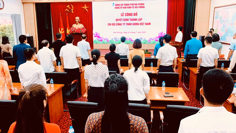 Quang cảnh lễ công bố thành lập Chi bộ Công ty trách nhiệm hữu hạn Horn Việt Nam.