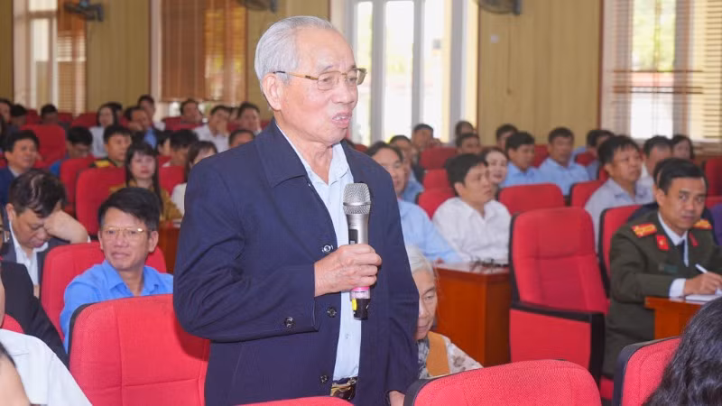 Cử tri huyện Tiên Lãng phát biểu ý kiến. Cử tri huyện Tiên Lãng phát biểu ý kiến.