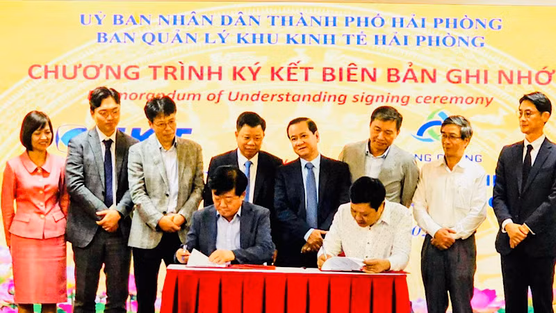 Ký kết các biên bản ghi nhớ hợp tác giữa doanh nghiệp FDI và doanh nghiệp hỗ trợ. Ký kết các biên bản ghi nhớ hợp tác giữa doanh nghiệp FDI và doanh nghiệp hỗ trợ.