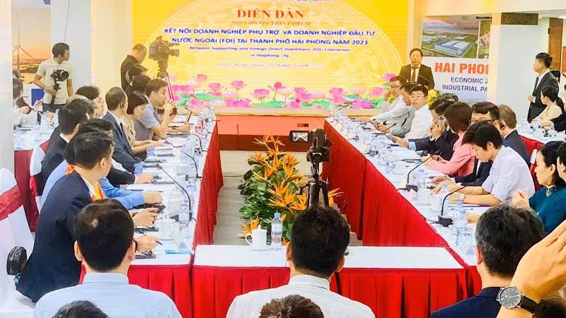 Quang cảnh diễn đàn kết nối doanh nghiệp FDI và doanh nghiệp hỗ trợ. Quang cảnh diễn đàn kết nối doanh nghiệp FDI và doanh nghiệp hỗ trợ.