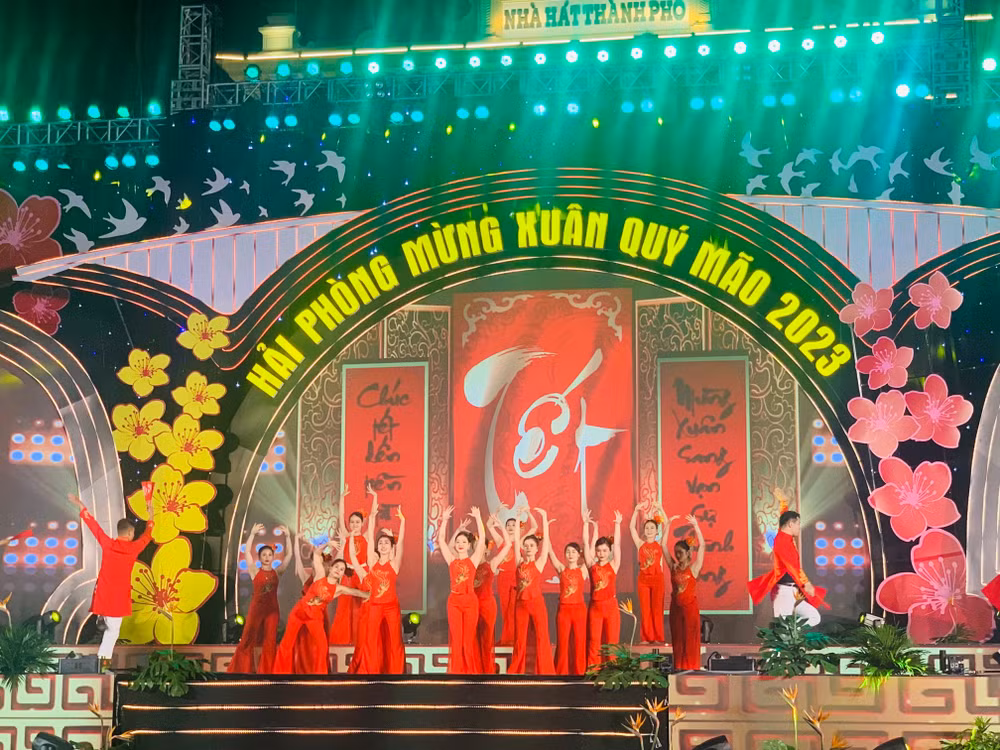 Các tiết mục sôi động trong chương trình nghệ thuật “Hải Phòng mừng Xuân Quý Mão”. Các tiết mục sôi động trong chương trình nghệ thuật “Hải Phòng mừng Xuân Quý Mão”.