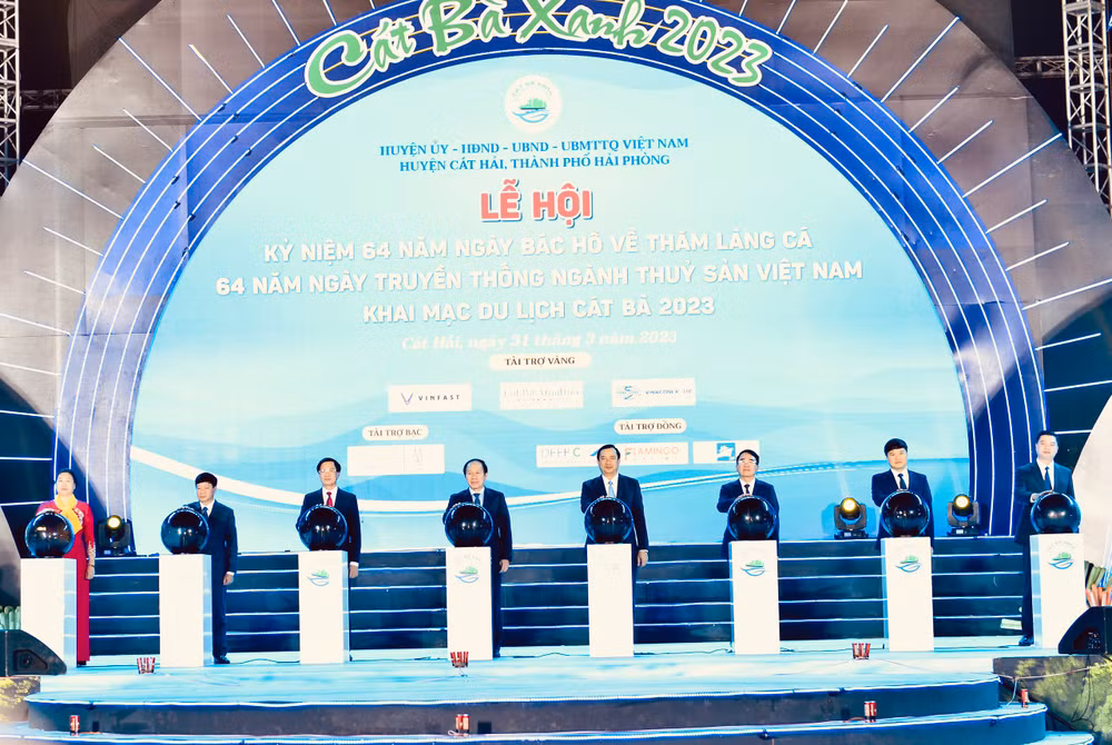 Lãnh đạo thành phố Hải Phòng, Tổng cục Du lịch và huyện Cát Hải nhấn nút khai mạc du lịch Cát Bà 2023. Lãnh đạo thành phố Hải Phòng, Tổng cục Du lịch và huyện Cát Hải nhấn nút khai mạc du lịch Cát Bà 2023.