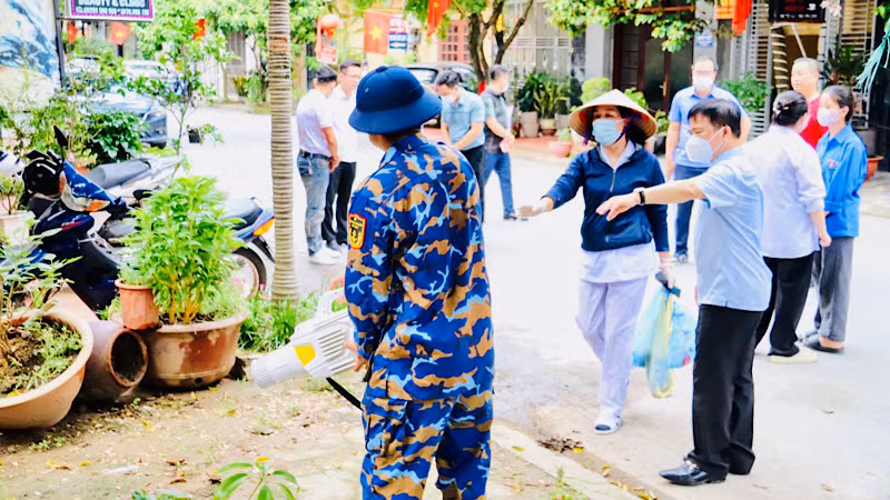 Lãnh đạo quận Hải An (Hải Phòng) kiểm tra, chỉ đạo công tác phòng chống sốt xuất huyết trên địa bàn. (Ảnh: haiphong.gov.vn) Lãnh đạo quận Hải An (Hải Phòng) kiểm tra, chỉ đạo công tác phòng chống sốt xuất huyết trên địa bàn. (Ảnh: haiphong.gov.vn)