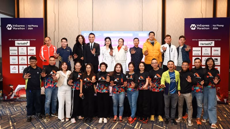 Các vận động viên hào hứng tham gia giải chạy Marathon cuối cùng của năm 2024. Các vận động viên hào hứng tham gia giải chạy Marathon cuối cùng của năm 2024.
