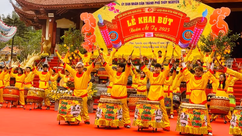 Nổi trống khai hội tại Lễ khai bút.