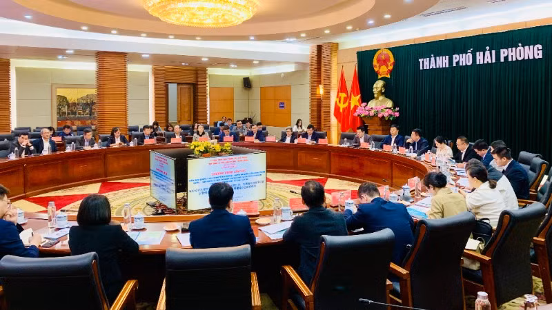 Quang cảnh cuộc gặp gỡ, trao đổi giữa thành phố Hải Phòng với huyện Hà Khẩu, Khu thí điểm thương mại tự do tỉnh Vân Nam (Trung Quốc).