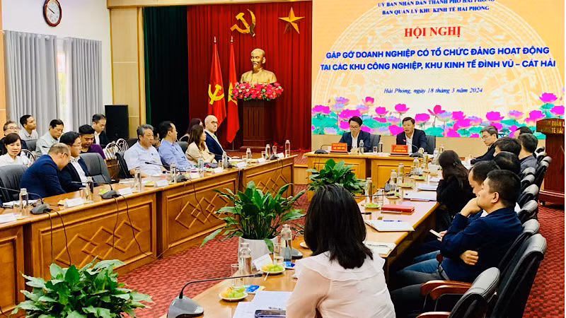 Quang cảnh gặp gỡ các doanh nghiệp có tổ chức Đảng hoạt động tại các khu công nghiệp, Khu Kinh tế Hải Phòng.