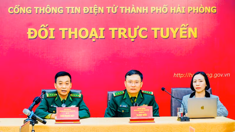 Lãnh đạo Bộ chỉ huy Bộ đội Biên phòng Hải Phòng đối thoại trực tuyến. Lãnh đạo Bộ chỉ huy Bộ đội Biên phòng Hải Phòng đối thoại trực tuyến.
