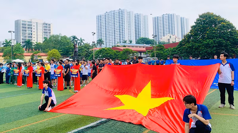 Chào cờ trong lễ khai mạc Giải vô địch bóng đá công nhân toàn quốc năm 2023.