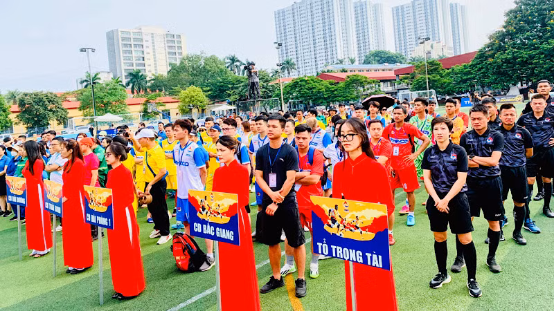 Giải đấu là sân chơi cho công nhân lao động rèn luyện thân thể và thể hiện tài năng. Giải đấu là sân chơi cho công nhân lao động rèn luyện thân thể và thể hiện tài năng.