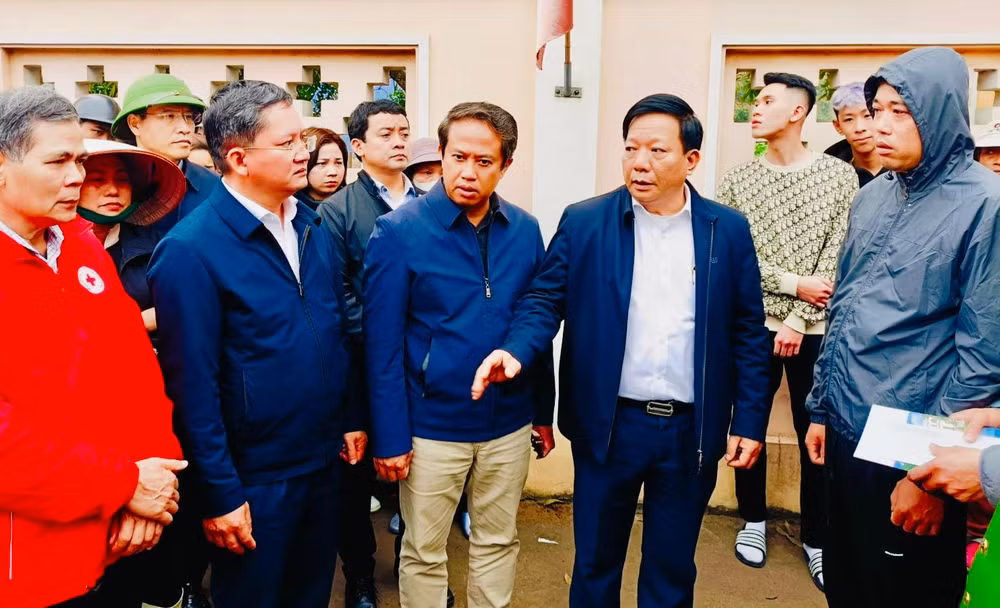 Phó Chủ tịch Ủy ban nhân dân thành phố Hải Phòng Nguyễn Đức Thọ yêu cầu địa phương, các ngành khẩn trương khắc phục hậu quả vụ cháy.