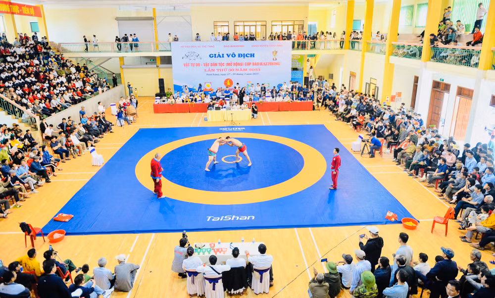 Quang cảnh Giải vô địch vật tự do-vật dân tộc Cúp Báo Hải Phòng.