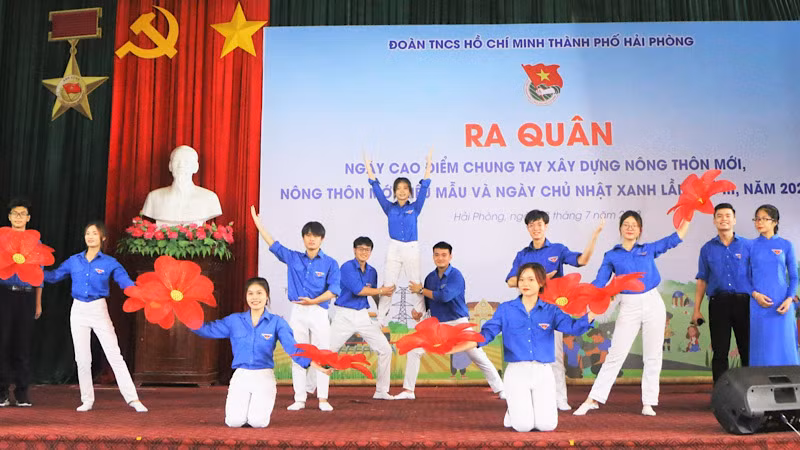Tuổi trẻ Hải Phòng ra quân Ngày cao điểm chung tay xây dựng nông thôn mới.