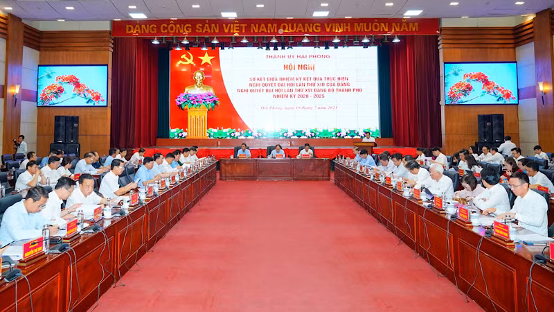 Quang cảnh Hội nghị sơ kết giữa nhiệm kỳ của Đảng bộ thành phố Hải Phòng.