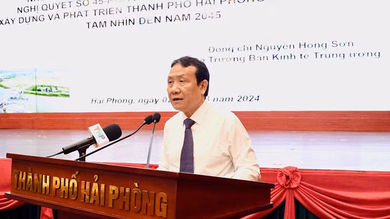 Phó Trưởng Ban Kinh tế Trung ương Nguyễn Hồng Sơn phát biểu tại hội nghị sơ kết. Phó Trưởng Ban Kinh tế Trung ương Nguyễn Hồng Sơn phát biểu tại hội nghị sơ kết.
