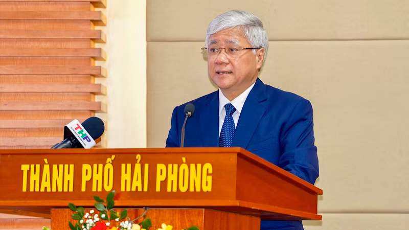 Đồng chí Đỗ Văn Chiến, Bí thư Trung ương Đảng, Chủ tịch Ủy ban Trung ương Mặt trận Tổ quốc Việt Nam, Phó Chủ tịch Hội đồng Thi đua-Khen thưởng Trung ương phát biểu tại hội nghị.