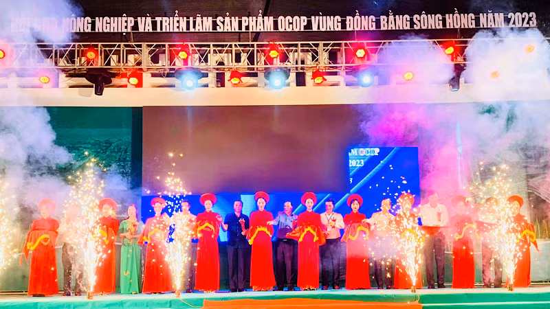 Khai mạc Hội chợ Nông nghiệp và triển lãm sản phẩm OCOP vùng đồng bằng sông Hồng.
