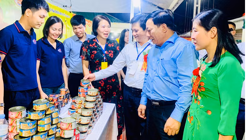 Giới thiệu đặc sản Pate Cột Đèn (Hải Phòng). Giới thiệu đặc sản Pate Cột Đèn (Hải Phòng).