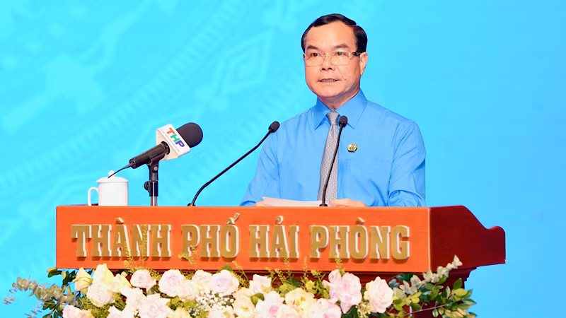 Chủ tịch Tổng Liên đoàn Lao động Việt Nam Nguyễn Đình Khang phát biểu tại hội nghị biểu dương.