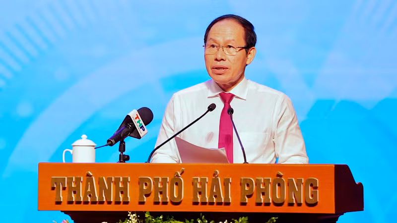 Ủy viên Trung ương Đảng, Bí thư Thành ủy Hải Phòng Lê Tiến Châu phát biểu tại đối thoại.