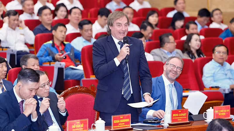 Chủ tịch EuroCham Việt Nam Bruno Jaspaert phát biểu tại đối thoại.
