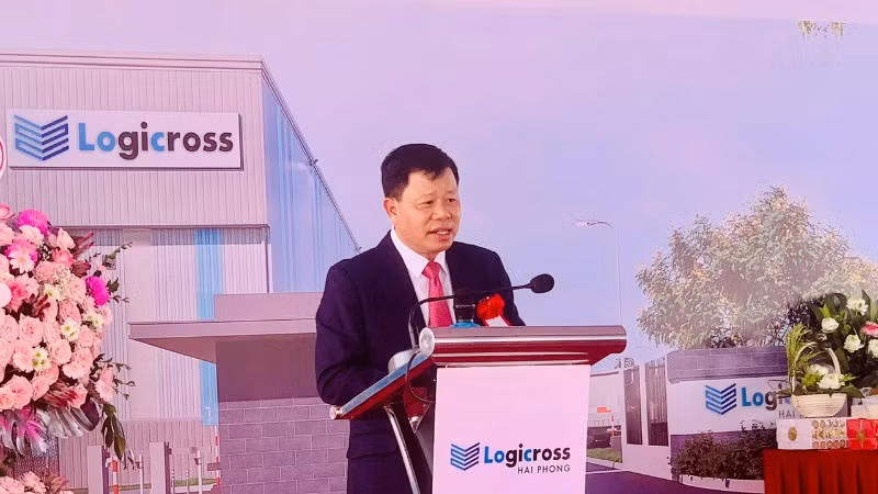 Trưởng Ban Quản lý Khu Kinh tế Hải Phòng Lê Trung Kiên phát biểu tại lễ động thổ.