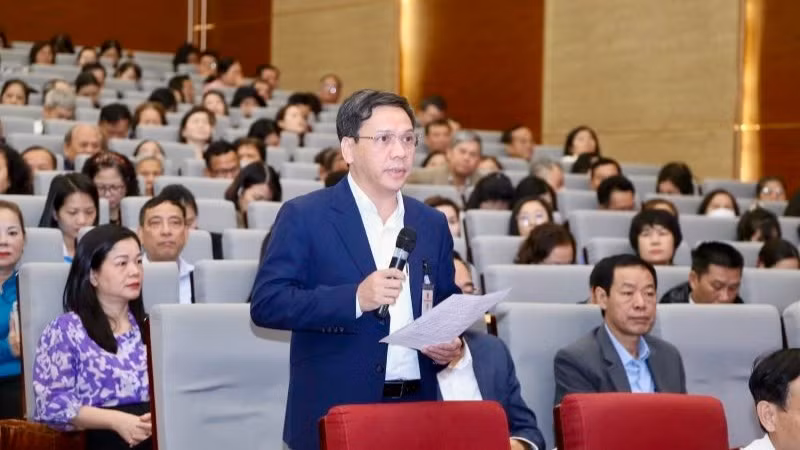 Cử tri quận Ngô Quyền phát biểu ý kiến tại tiếp xúc. Cử tri quận Ngô Quyền phát biểu ý kiến tại tiếp xúc.