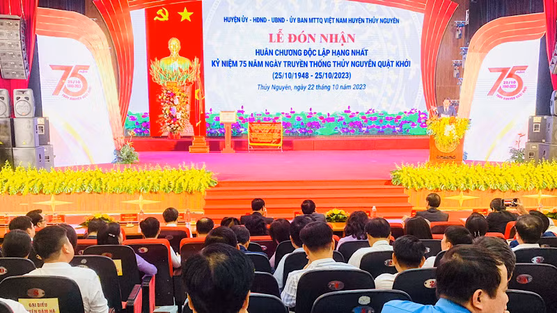 Bí thư Thành ủy Hải Phòng Lê Tiến Châu phát biểu tại lễ kỷ niệm 75 năm Ngày truyền thống Thủy Nguyên quật khởi.