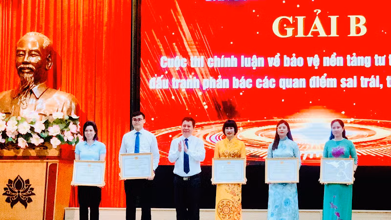 Các tác giả có tác phẩm được trao giải B.